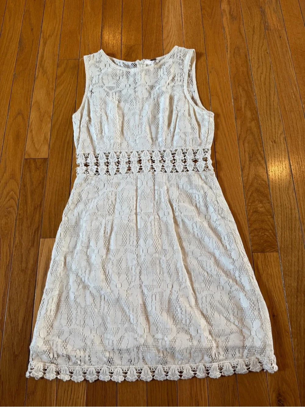 Free People Cream Crochet Lace Sleeveless Dress Waist Cutouts Scalloped Hem Sz 0
